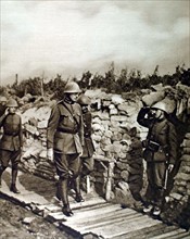 Première Guerre Mondiale. Le roi Albert de Belgique en inspection sur le front belge (1916)