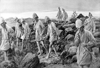 Guerre des Boers. Au Transvaal, après le combat, les soldats anglais, prisonniers des Boers (1901)