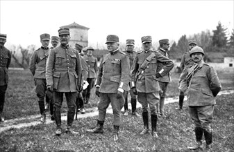 Première Guerre Mondiale. Le général Foch sur le front italien (8 avril 1917)