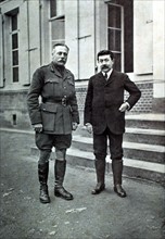 Première Guerre Mondiale. Sir Douglas Haig, commandant en chef des armées britanniques et M. Painlevé, ministre de la guerre français (1917)
