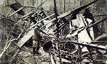 World War I. A German "Gotha" shot down in the Etrépilly woods, near Château-Thierry