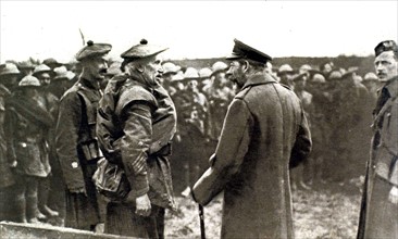 World War I. On the front, King George V speaking with Scottish soldiers returning from battle (1918)