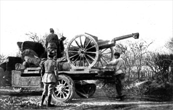 Première Guerre Mondiale. Transport en automobile d'un canon de 75