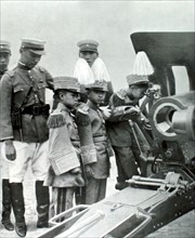 Chine. Leçon d'artillerie donnée aux trois petits-fils du maréchal Tchang Tso Lin (1927)
