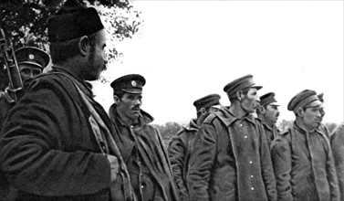 Première Guerre Mondiale. Soldats bulgares pris par les Serbes à Radovitch