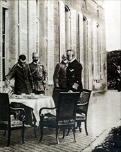 Première Guerre Mondiale. Guillaume II et son frère Henri de Prusse en visite chez le général von Heeringen (1915)