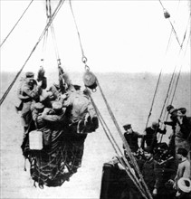 Première Guerre Mondiale. Venus de France, débarquement de prisonniers allemands à Casablanca (Maroc, 1915)
