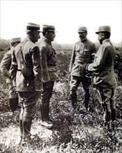 Première Guerre Mondiale. Un pilote rend compte de ses observations aériennes au général Villaret (1915)