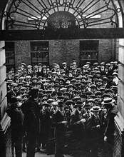 World War I. England raises an army of 500,000 men (1914)