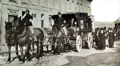 Première Guerre Mondiale. Un convoi de blessés sur la route de Tirlemont à Louvain (Août 1914)