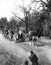Première Guerre Mondiale. Un convoi de ravitaillement d'artillerie se rend au bois Le-Prêtre