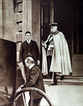 Première Guerre Mondiale. Le prince de Bülow quittant l'ambassade d'Allemagne à Rome (1915)