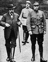 Première Guerre Mondiale. M. Millerand et le général Pétain (1915)