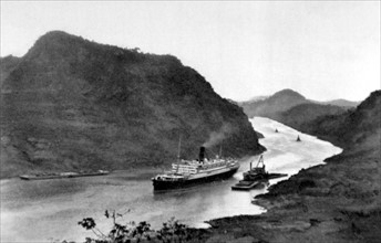 In the Panama Canal, at the Pacific end(1927)