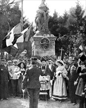 In front of the war memorial in Mars-la-Tour (1910)