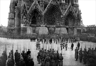 World War I. After its liberation, the first military review on the square in front of Rheims cathedral (1918)