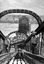 Guerre du Transvaal. Le pont de Colenso, sur la Tugela, détruit par les Boers (1900)