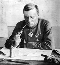 Première Guerre Mondiale. Le général de Maud'Huy dans son cabinet de travail (1915)