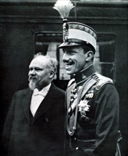 Le roi d'Espagne, Alphonse XIII, accueilli, à la gare de Bois de Boulogne, par le président Poincaré (1913)