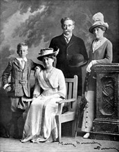 L'amiral Peary, vainqueur du Pôle Nord et sa famille (31 mai 1913)