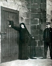 Sarah Bernhardt jouant "Jeanne Doré, drame de Tristan Bernard (1913)