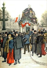 A Paris, manifestation sur la place de la Concorde autour de la statue de Strasbourg du 7-2-1904