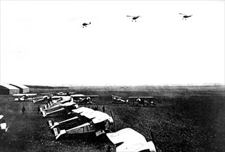 Première Guerre Mondiale. Champ d'aviation américain en France