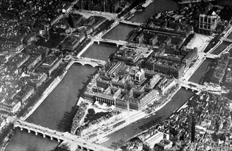 Paris. Aerial view of the Ile de la Cité (1920)