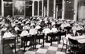 A session of Filippino deputies in the Chamber in Manila (1913)