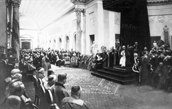 A Rome, inauguration par le pape Pie XI de l'exposition missionnaire organisée à l'occasion de l'année sainte (1925)