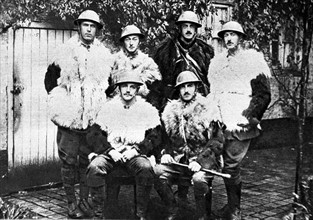 World War I. New equipment for British soldiers: winter dress (1915)