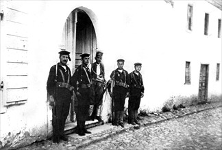 World War I. In  Vallona, Italian sailors and a soldier of Essad Pasha on guard duty in front of staff headquarters (1915)