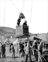 Rif War. Two officers, in the gondola of a balloon, are going to observe the movements of the Rifans (1925)