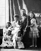La famille impériale de Russie autour du tsar Nicolas II (1905)