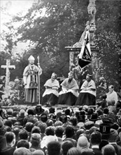 Religious celebration in Brittany (1930)
