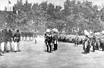 Le 12e régiment d'artillerie saxon défile devant Frédéric-Auguste, roi de Saxe, sur l'esplanade de Metz (23 juin 1905)