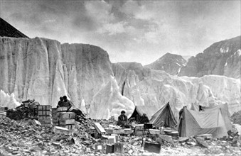 Expédition du Mont Everest. Le camp II sur le glacier oriental de Rongbuk (1922)