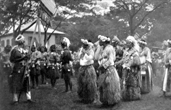 Tahiti. Un "himene", ou choeur de femmes tahitiennes (14 juillet 1922)