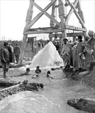 Digging of one of the most abundant wells in the world, in the South of Algeria (1913)