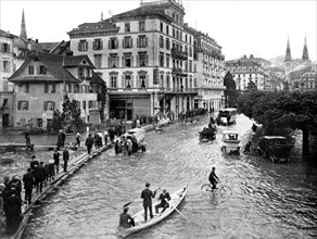 La ville de Lucerne, en Suisse, inondée après des pluies diluviennes (1910)