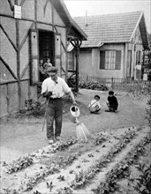 Un coin du village aux Coteaux de Saint-Cloud, pour les mutilés de la première guerre mondiale chargés de famille (1922)