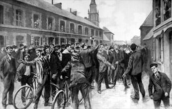Une colonne de grévistes mineurs dans les rues de Lourches (1902)