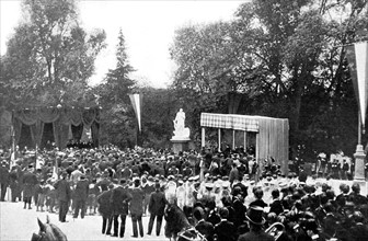 Inauguration of the Victor Hugo monument, in Rome (1905)