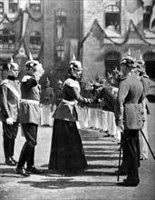 Queen  Victoria of Sweden, who came to inspect her regiment, accepts the homage of her officers, in Stettin (1909)
