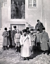 Offensive turque en Asie Mineure. 
Le général Ismet Pacha au milieu de son état-major à Ak-Cheir (1922)