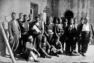 Insurrection arménienne en Turquie. 
Groupe d'Arméniens ayant pris part à l'attaque de la Banque ottomane de Constantinople (1896).