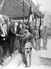 Révolte des Boxers.
Remise solennelle des drapeaux, par le président Loubet, au corps expéditionnaire de Chine, à Marseille (1900).