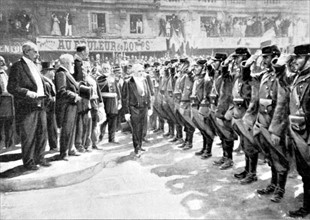 Boxer Rebellion.
President Loubet inspecting troops of the Chinese Expeditionary Corps in Marseilles (1900)
