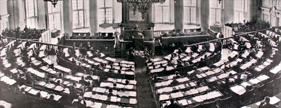 Le premier parlement russe. La Douma en séance en 1906.