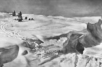 Expédition norvégienne dirigée par Roald Amundsen, au pôle Sud (au glacier du Diable) en 1911-1912.